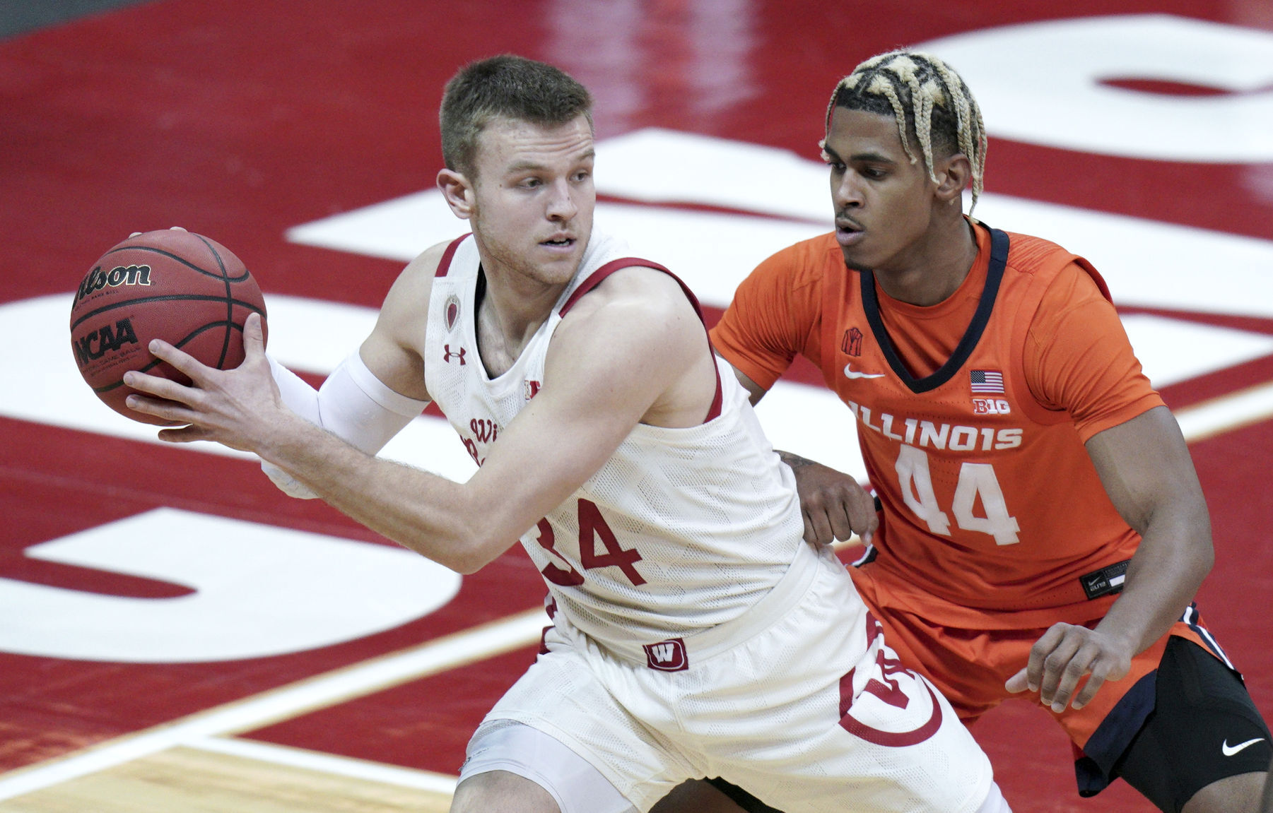 Illinois 74, UW 69